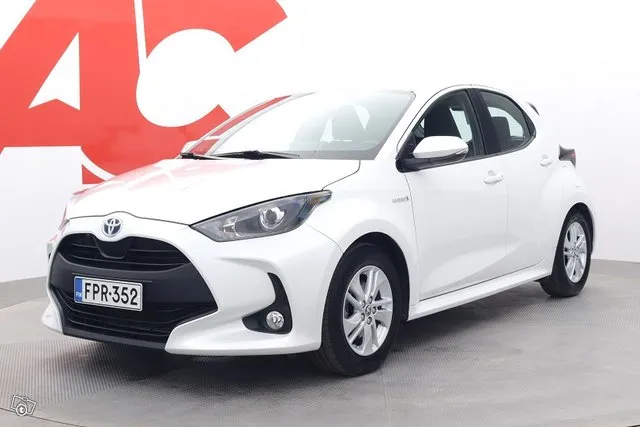 Toyota Yaris 1,5 Hybrid Active - / 1-OMISTAJA / PLUS-PAKETTI Image 1