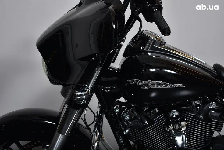 Harley-Davidson FLHXS Image 7